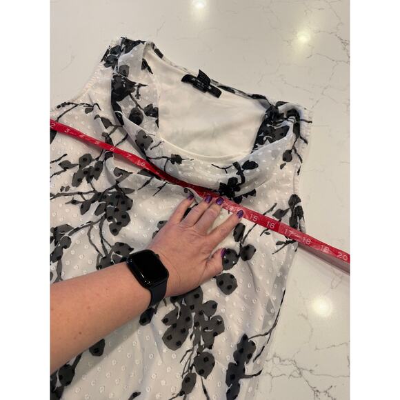 89th & Madison Whimsical Floral Swiss Dot Sheer Lined Cowl Neck Sleeveless Top L - Picture 8 of 9